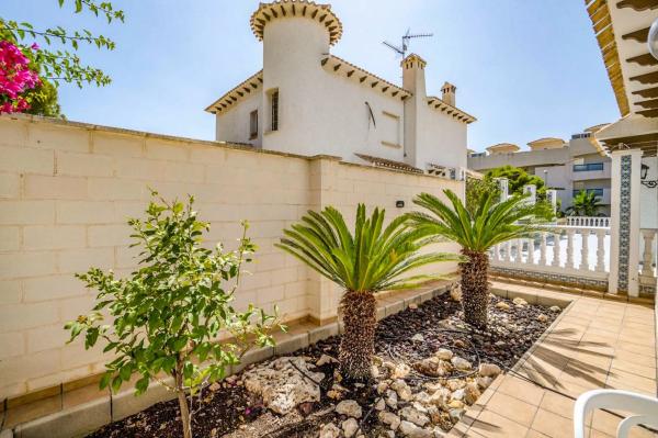 Casa independiente en calle Elcano Zen