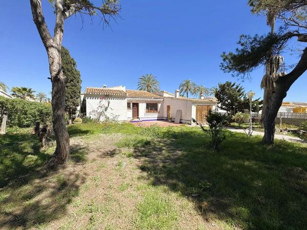 Casa independiente en calle Violetas