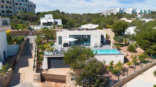 Casa independiente en avenida de las Colinas