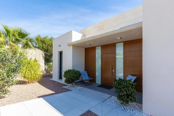 Casa independiente en avenida de las Colinas