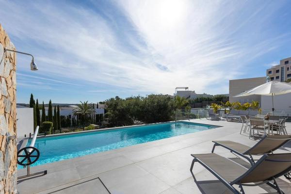 Casa independiente en avenida de las Colinas