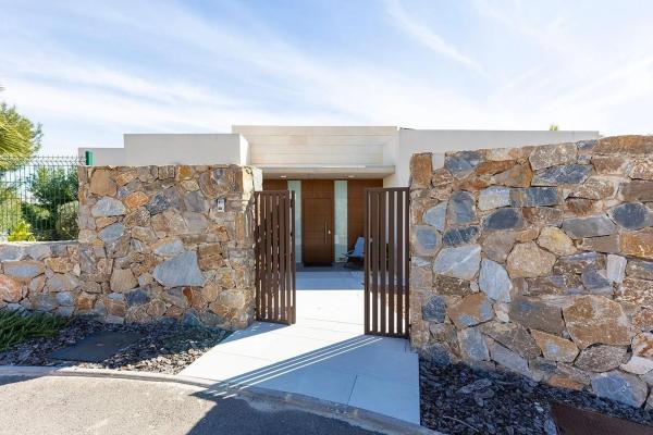 Casa independiente en avenida de las Colinas