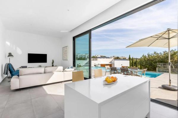 Casa independiente en avenida de las Colinas