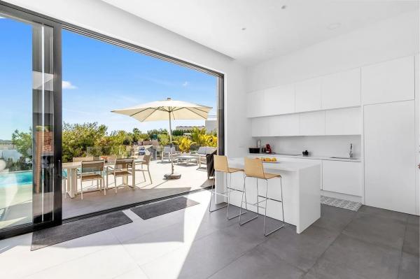 Casa independiente en avenida de las Colinas