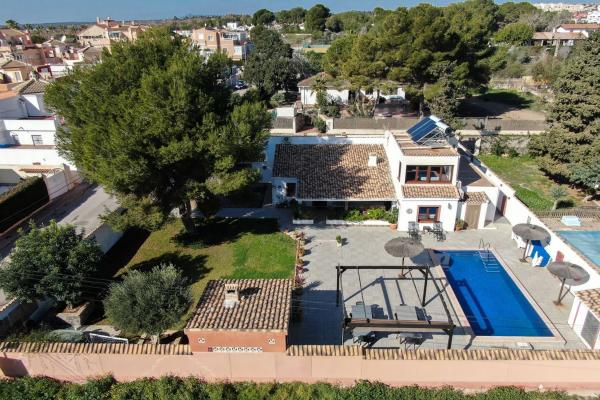 Casa independiente en calle Alarcon