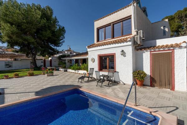 Casa independiente en calle Alarcon