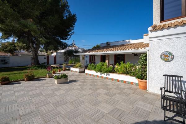 Casa independiente en calle Alarcon