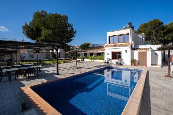 Casa independiente en calle Alarcon