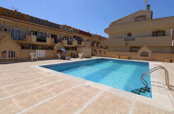 Chalet adosado en calle Nicolás de Bussi, 1