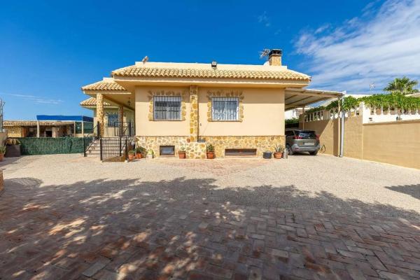 Casa independiente en calle los Claveles