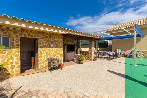 Casa independiente en calle los Claveles