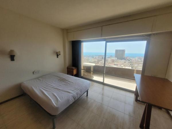 Estudio en calle Poeta Vila y Blanco, 4