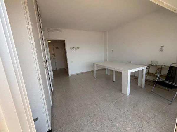 Estudio en Cl Poeta Vila y Blanco, 4