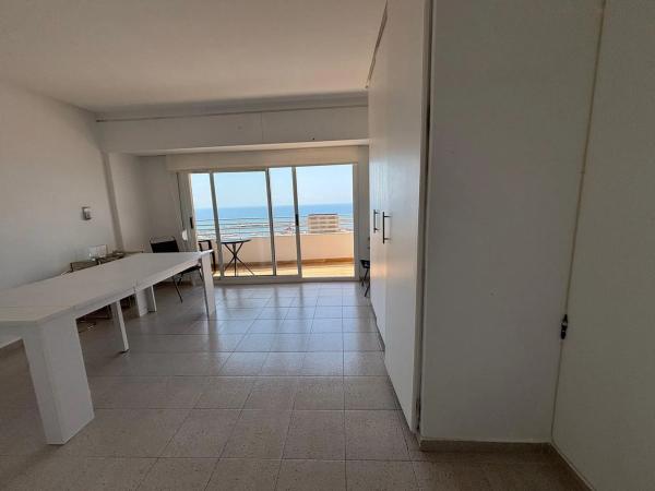 Estudio en Cl Poeta Vila y Blanco, 4