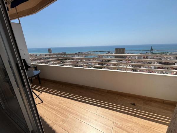 Estudio en Cl Poeta Vila y Blanco, 4