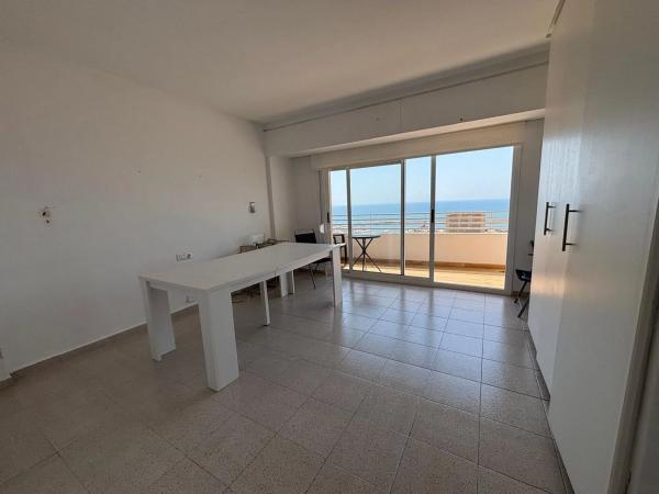 Estudio en Cl Poeta Vila y Blanco, 4