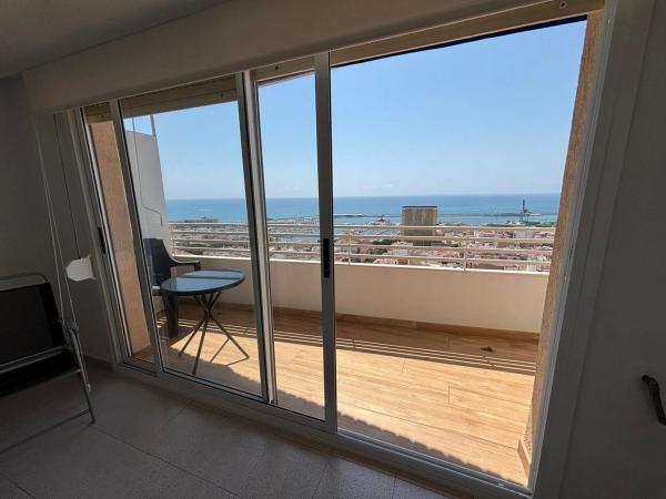 Estudio en Cl Poeta Vila y Blanco, 4