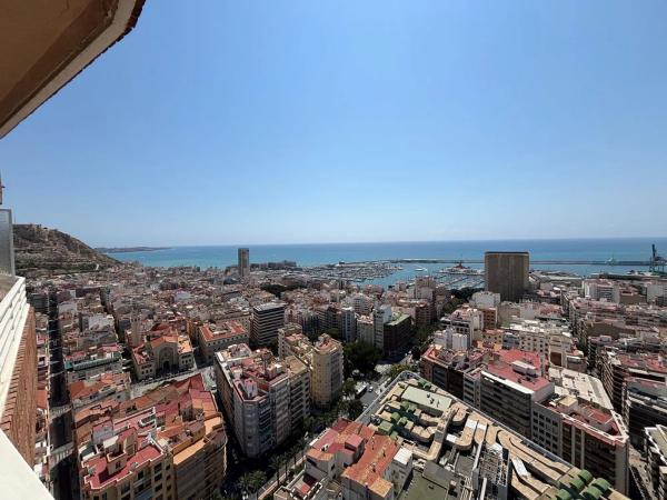 Estudio en Cl Poeta Vila y Blanco, 4