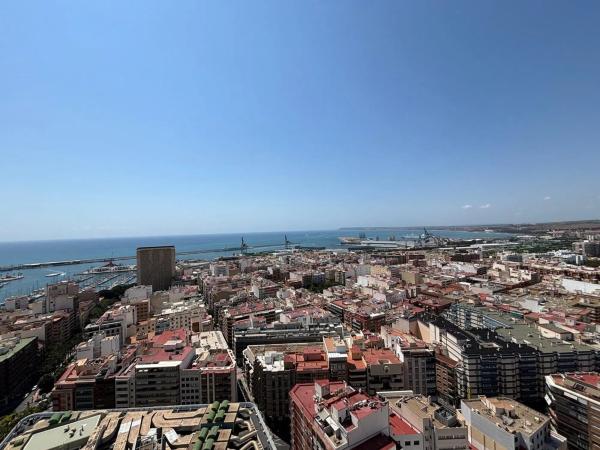 Estudio en Cl Poeta Vila y Blanco, 4