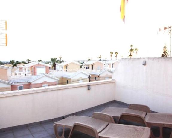 Chalet pareado en calle París, 69