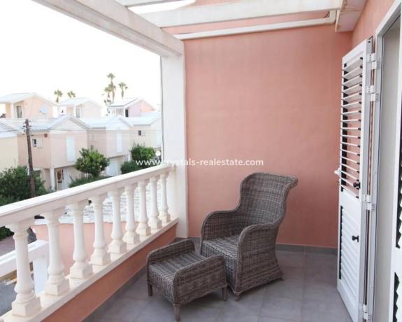 Chalet pareado en calle París, 69