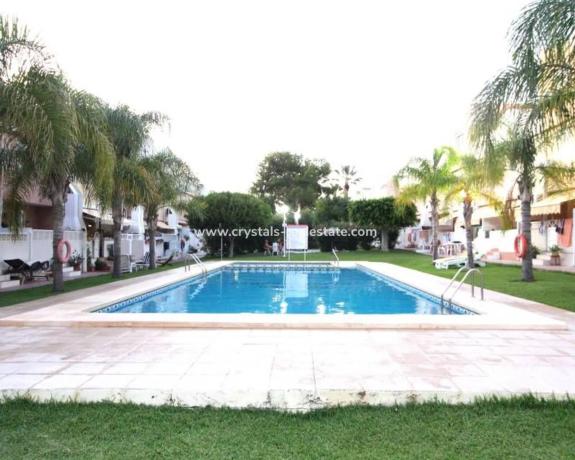 Chalet pareado en calle París, 69