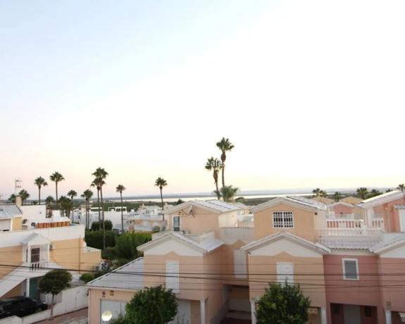 Chalet pareado en calle París, 69