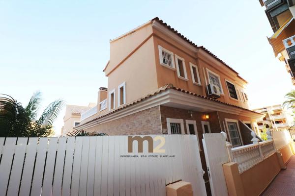 Casa independiente en calle Grecia