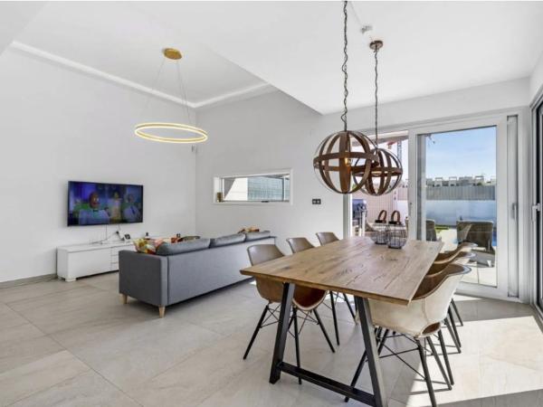 Casa independiente en calle la Malva Rosa