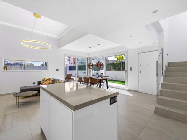 Casa independiente en calle la Malva Rosa