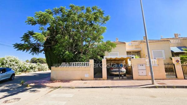 Chalet adosado en calle la Palomina