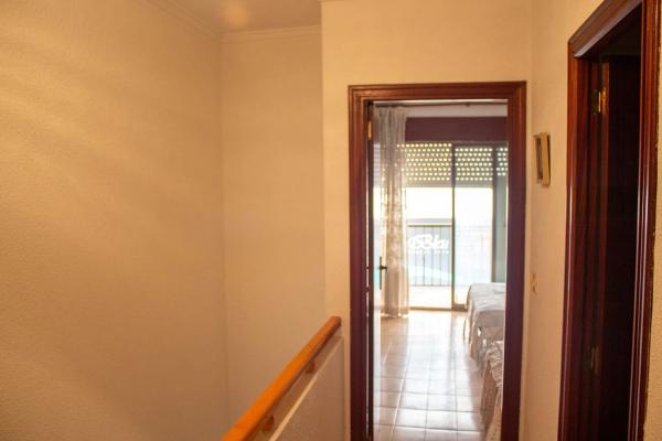 Chalet pareado en avenida de Cervantes, 5