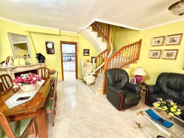 Casa independiente en calle Pablo Neruda