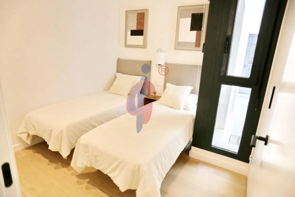 Piso en calle Miguel Hernández, 102