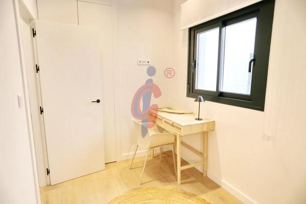 Piso en calle Miguel Hernández, 102