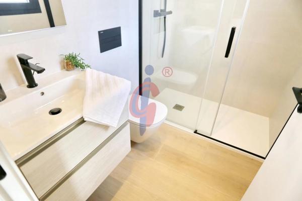 Piso en calle Miguel Hernández, 102