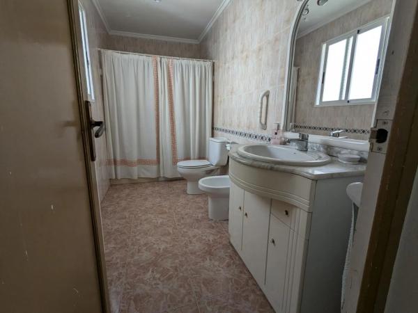 Casa independiente en calle Larramendi