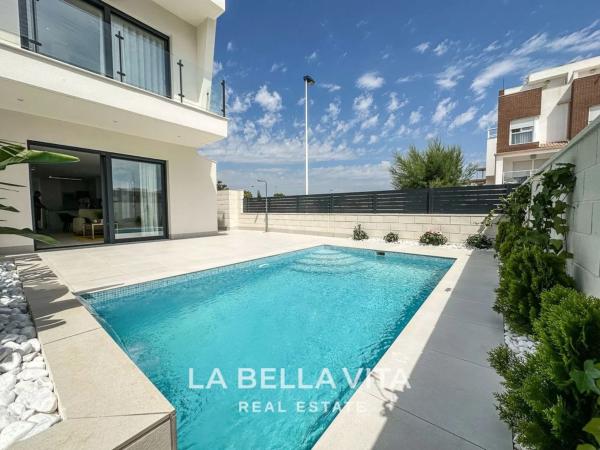 Casa independiente en calle Carcaixent, 3