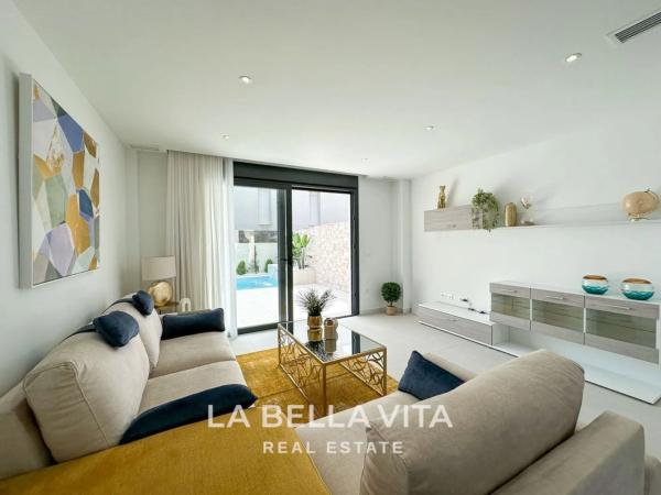 Casa independiente en calle Carcaixent, 3