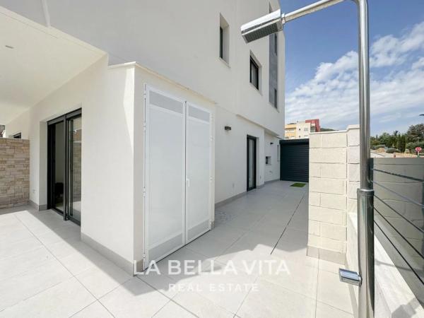 Casa independiente en calle Carcaixent, 3