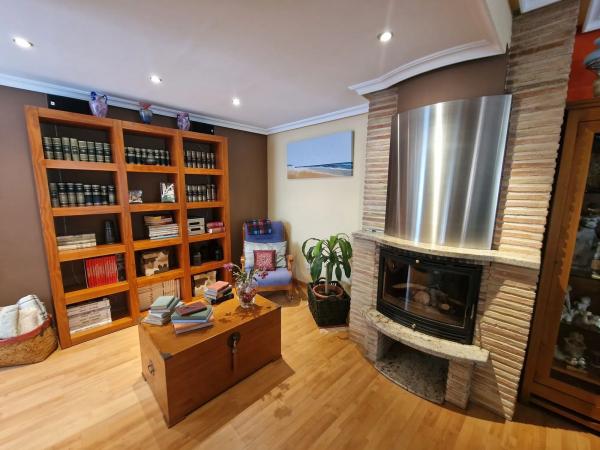 Chalet pareado en calle Pablo Neruda, 34