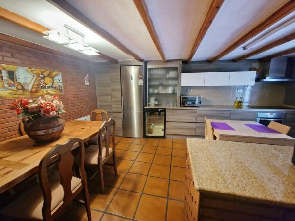 Chalet pareado en calle Pablo Neruda, 34