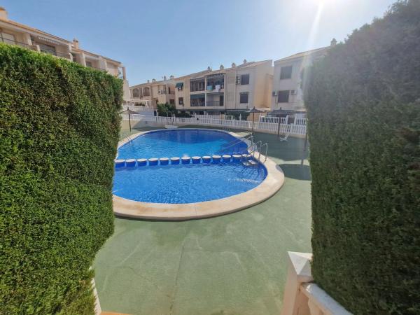 Chalet pareado en calle Pablo Neruda, 34