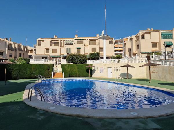 Chalet pareado en calle Pablo Neruda, 34