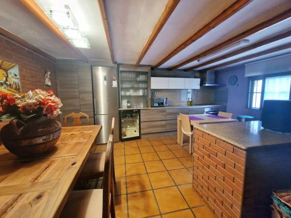 Chalet pareado en calle Pablo Neruda, 34