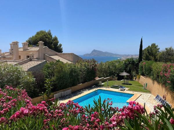 Casa independiente en calle Austria s/n