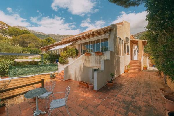 Casa independiente en calle Austria s/n