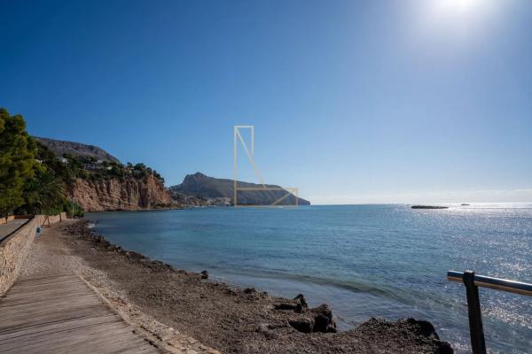 Casa independiente en calle Cornisa