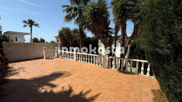 Chalet adosado en calle Bélgica