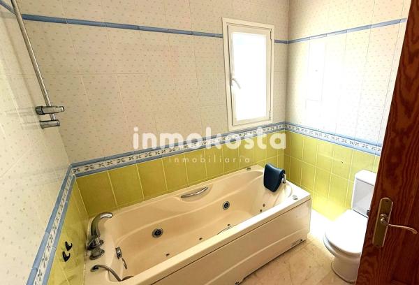 Chalet adosado en calle Bélgica